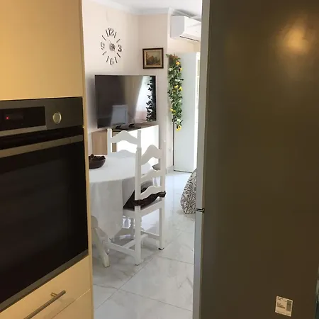 Studio In The Centre Near The Beach アパート